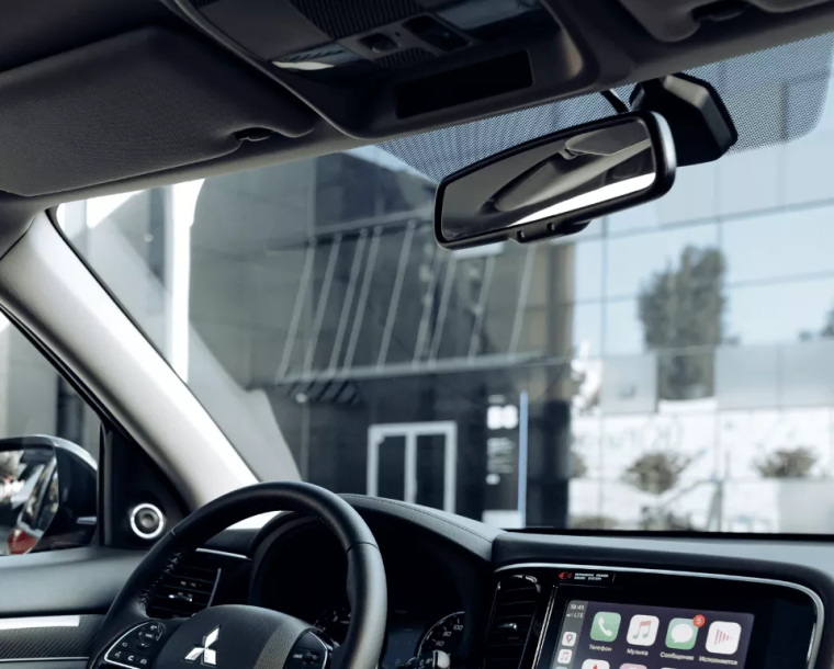 Ремонтувати чи замінити: як діяти при появі тріщини на лобовому склі?